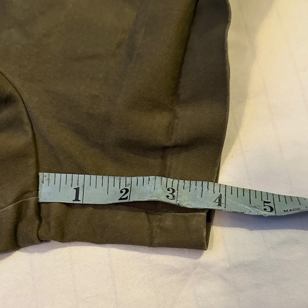 Old Navy Women's Dark Olive Casual Shorts - Picture 6 of 6